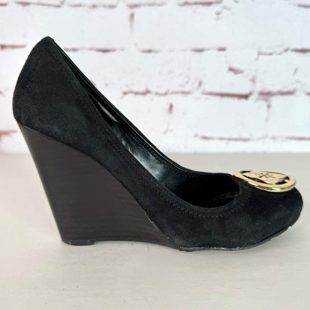 BCBGeneration Black Suede Round Closed Toe Wedge Wooden Heel Size 7 - Picture 12 of 16